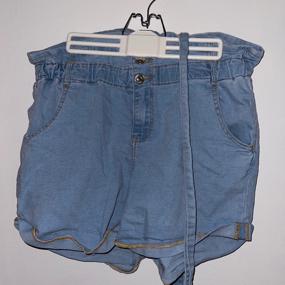 Soft denim shorts with tie belt